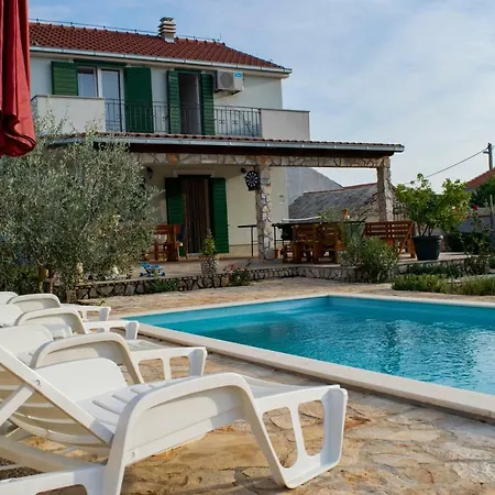 Holiday home Kuca Za Odmor Dijana *