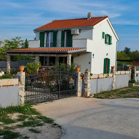Holiday home Kuca Za Odmor Dijana *