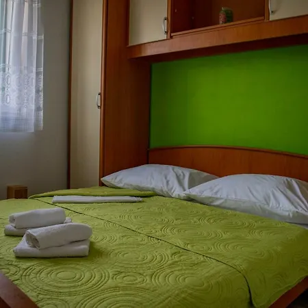 Holiday home Kuca Za Odmor Dijana *